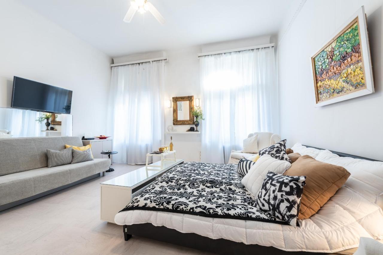 Vintage Elegance Mostcentralapt !Vaci Street! Будапеща Екстериор снимка