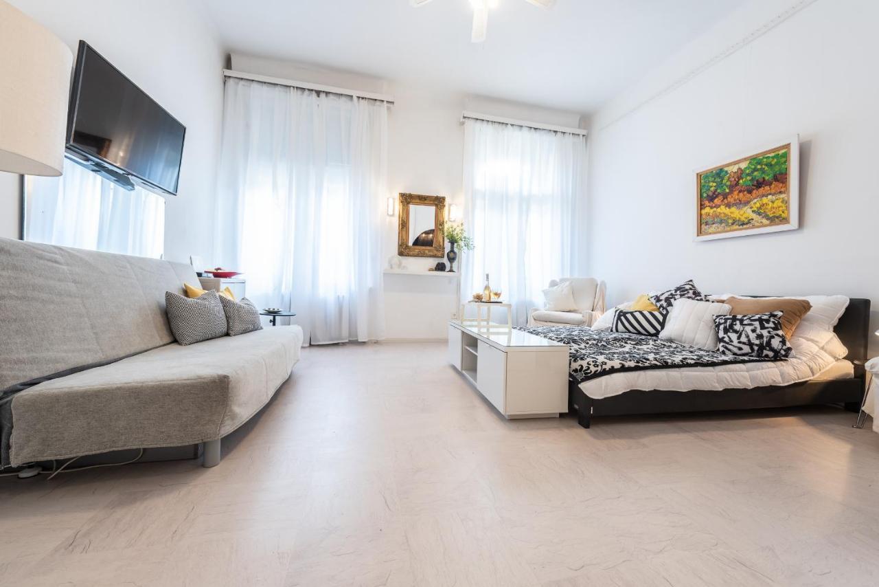 Vintage Elegance Mostcentralapt !Vaci Street! Будапеща Екстериор снимка