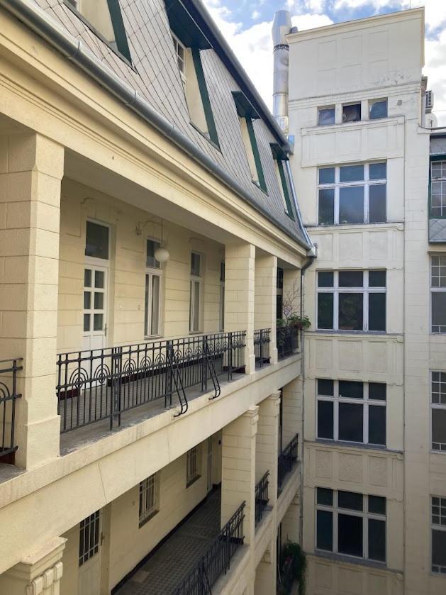 Vintage Elegance Mostcentralapt !Vaci Street! Будапеща Екстериор снимка